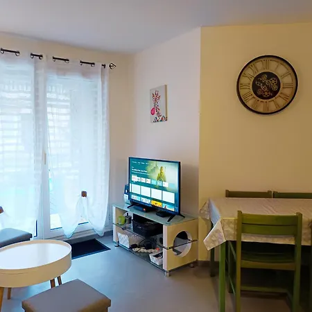 Terrasse&détente - à Deux Pas Des Thermes - Piscine Partagée Appartement *